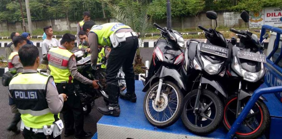 Polisi Bubarkan Balapan Liar, Sita Belasan Motor