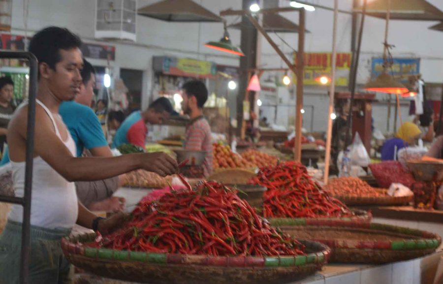 Pedagang Mulai Kurangi Stok Cabai