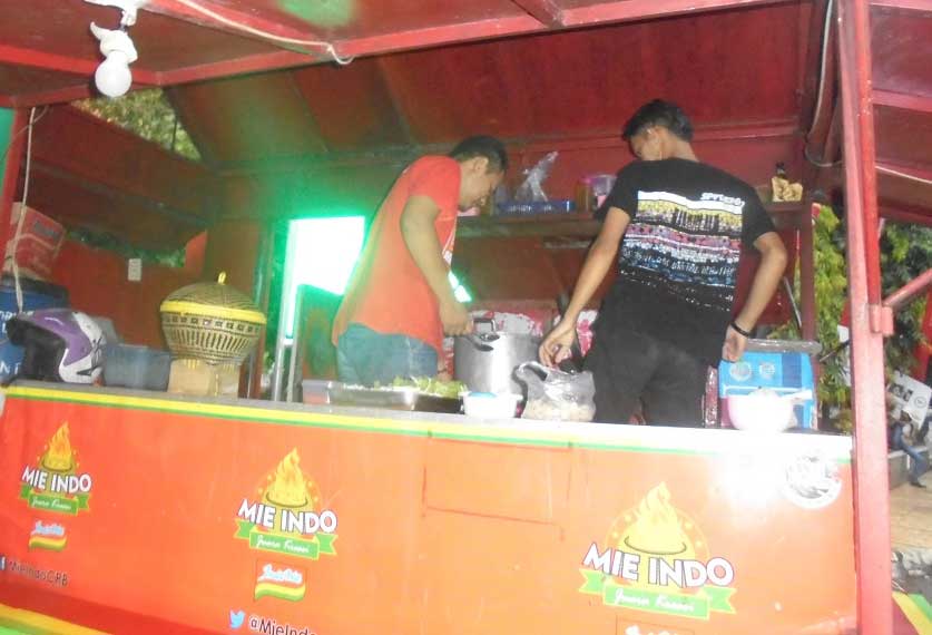 Pedagang Kuliner Padati Alun-alun