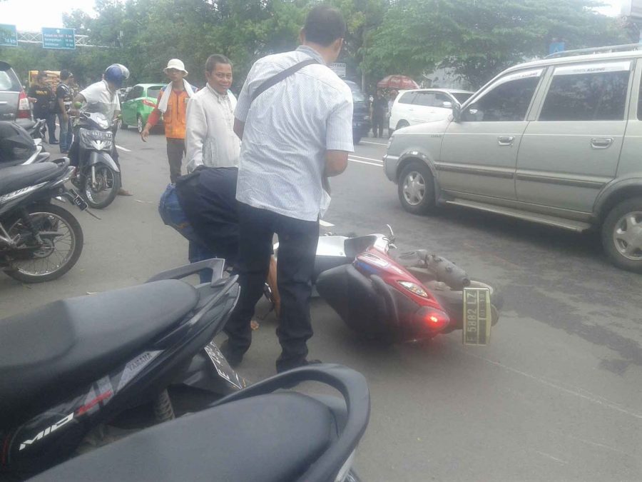 Brakk!!! Tabrakan Sepeda Motor Berujung Damai