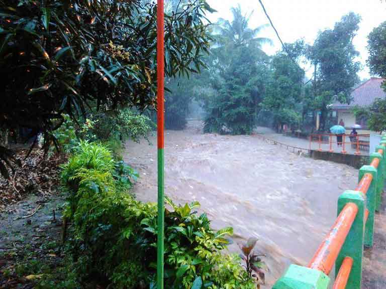 Kecamatan Cilimus Dikepung Banjir