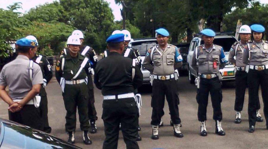 Tim Gabungan Razia Pengguna Atribut TNI-Polri