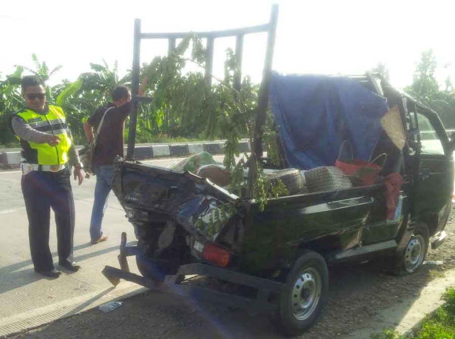 Dua Penumpang Pembawa Jenazah Tewas Ditabrak Truk