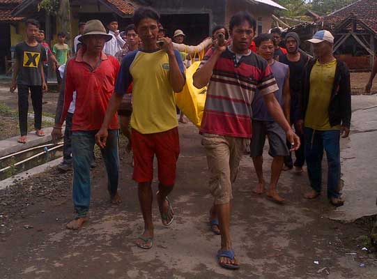 Epilepsi Kumat, Warga Desa Bantarwaru Tercebur ke Sungai