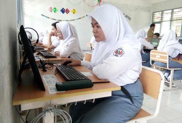 Peserta UNBK Pakai Laptop Pribadi