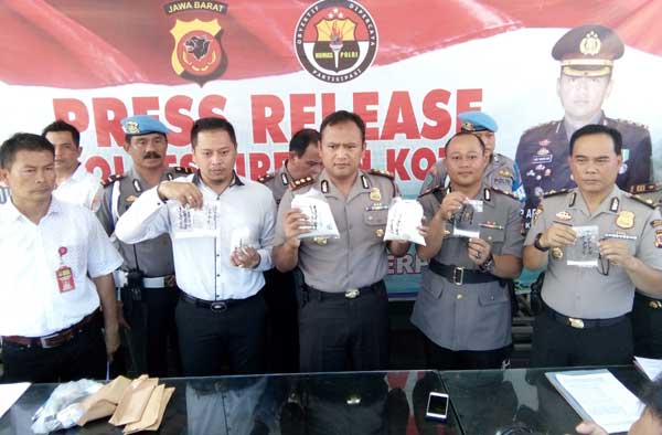 Polres Ciko Bongkar Pabrik Gula Oplosan