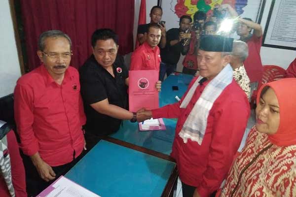 Ultah, Acep Resmi Daftar Calon Bupati