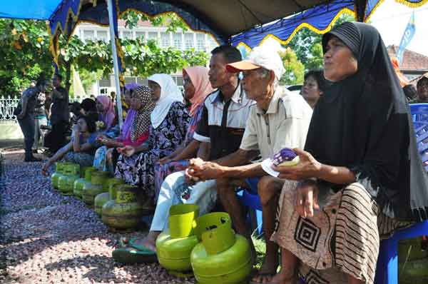 Pasar Murah, Gas  Melon Diserbu Warga