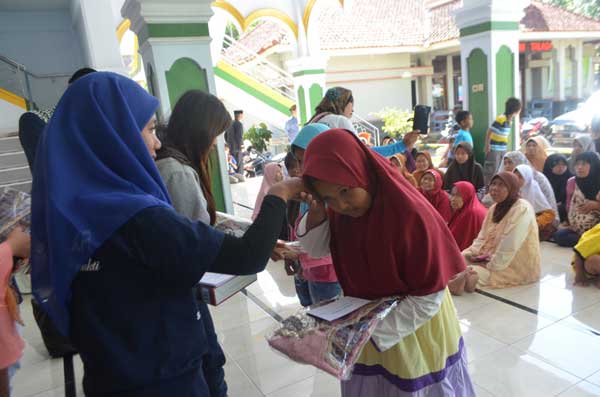 TKI Taiwan Santuni 100 Anak Yatim