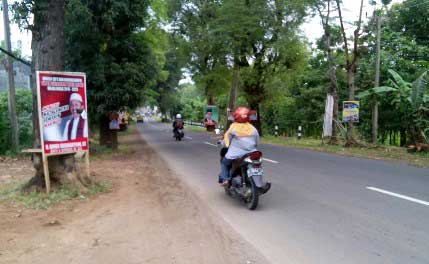 Copot Spanduk yang Melanggar