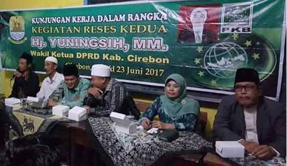 Yuningsih Sosialisasikan Perda Pemdes dan BPD