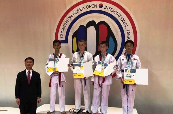 Kakak Beradik Raih Medali Taekwondo di Korea
