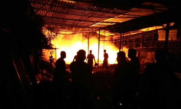 Konsleting Listrik Bakar Gudang Rongsok