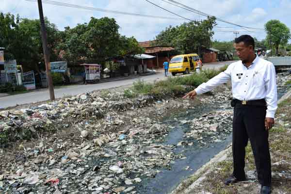 Sungai yang Melewati Sembilan Desa Penuh Sampah