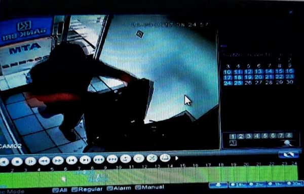 CCTV Rekam Perusakan ATM BRI Selama 40 Detik