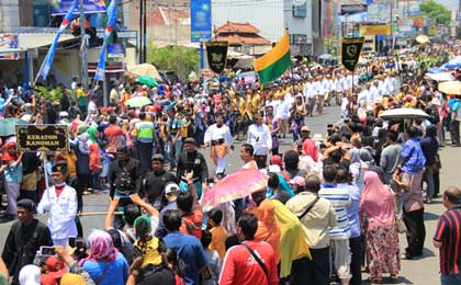 Ribuan Warga Saksikan Kirab Agung