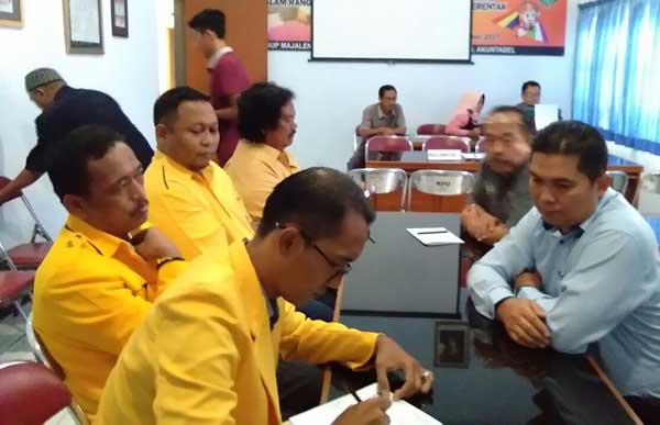 Golkar Serahkan 1.654 KTA, Bidik 10 Kursi DPRD