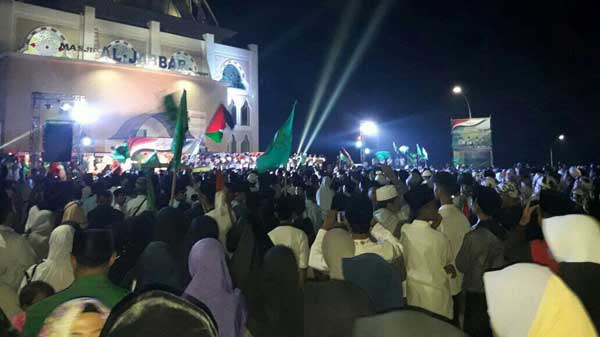 Ribuan Warga Peringati HSN di Halaman Masjid Al Jabbar