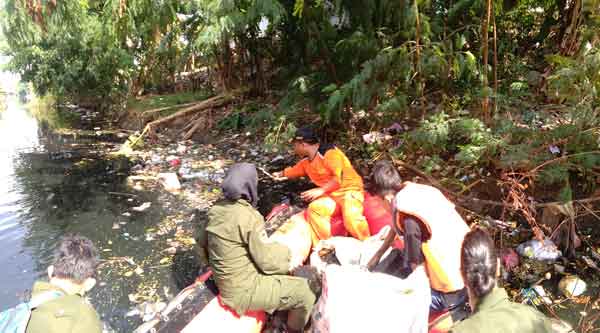 Sampah di Kali Kriyan  Mengkhawatirkan