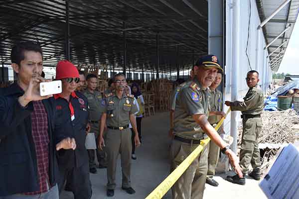 Satpol PP Segel Bangunan Milik PT Wachyuni Toft Mandiri