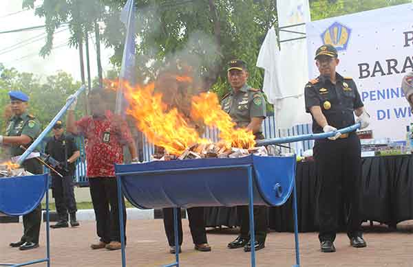 Dirjen Bea Cukai Musnahkan Ribuan Barang Ilegal Senilai Rp203 Juta