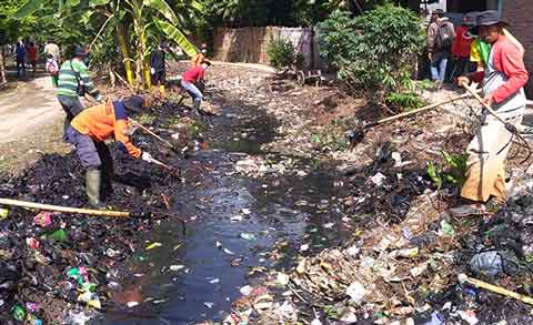 Antisipasi Banjir, Komunitas MPLS dan Repikal Bersihkan Sungai