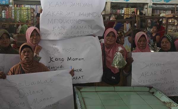 Pedagang Pasar Mundu Dukung Kang Maman