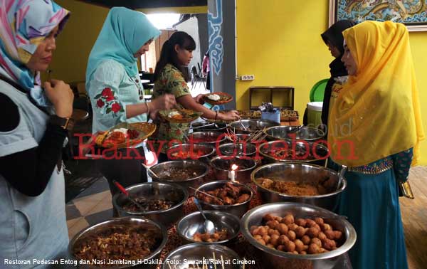 Padukan Pedesan Entog dengan Nasi Jamblang