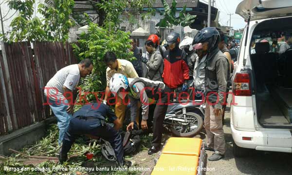 Ngantuk, Pengendara Tabrak Pagar Rumah