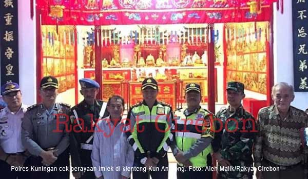 Kapolres Kuningan Ikut Jaga Rumah Ibadah Warga Tionghoa