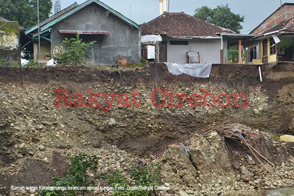 Dua Rumah di Karangmangu Terseret Sungai Cimanis