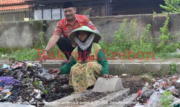 Miris, Kuburan Jadi Sasaran Tempat Buang Sampah