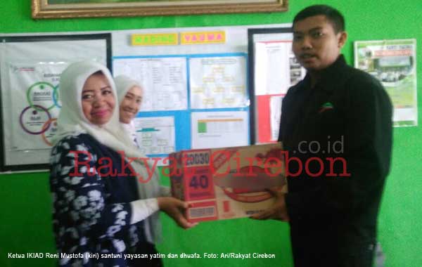 Istri Anggota Dewan Ajak Ringankan Beban Warga Miskin