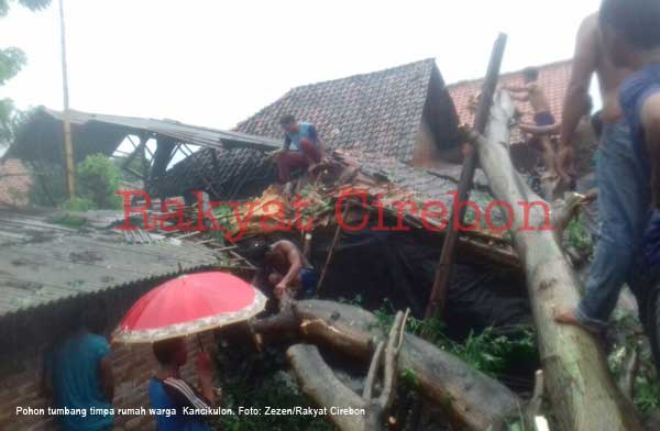 Usai Terendam Banjir, 40 Rumah Warga Kancikulon Dirusak Angin Ribut