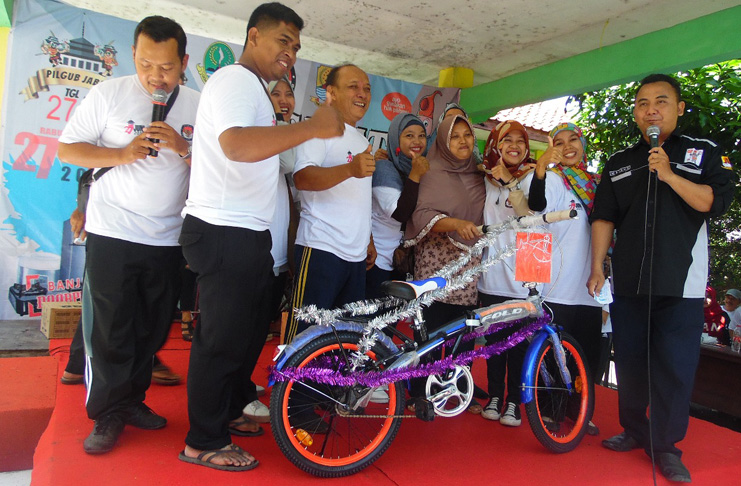 Jalan Sehat di Kecamatan Sumber Ramai, Berharap Pilbup Juga akan Ramai