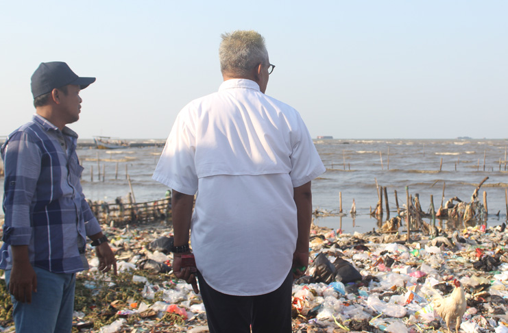 Lihat Pantai Penuh Sampah, Bamunas: Harus Ada Gebrakan!