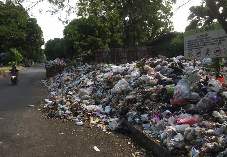 Yang Lalai Kabupaten, Kota Kena Baunya