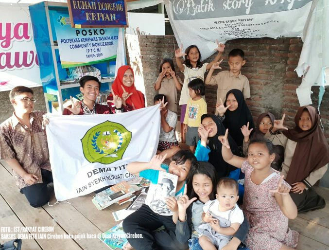 DEMA FITK IAIN Cirebon Buka Pojok Baca di Desa Kriyan Barat
