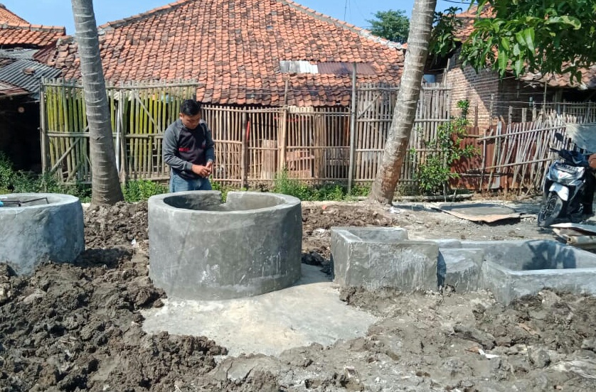 Tim PKM Polindra Bangun Digester Biogas Olah Kotoran Sapi