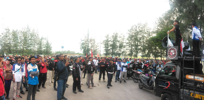 Ribuan Massa FSPMI Desak Ridwan Kamil Ubah Surat Edaran untuk UMK