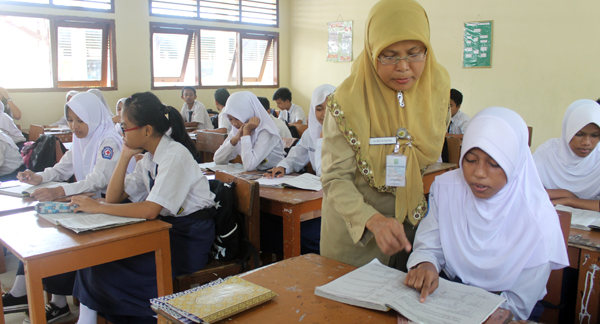 Kota Bandung Kekurangan Guru PNS, Apa Kendalanya?