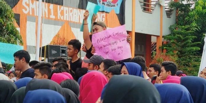 2 Hari Siswa SMAN 1 Karangwareng Aksi Demo Tuntut Ganti Kepsek