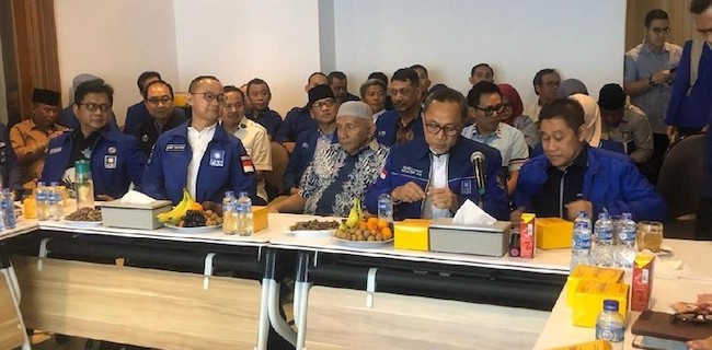 Suksesi PAN Heboh, Zulhas Bawa Palu Usai Rapat