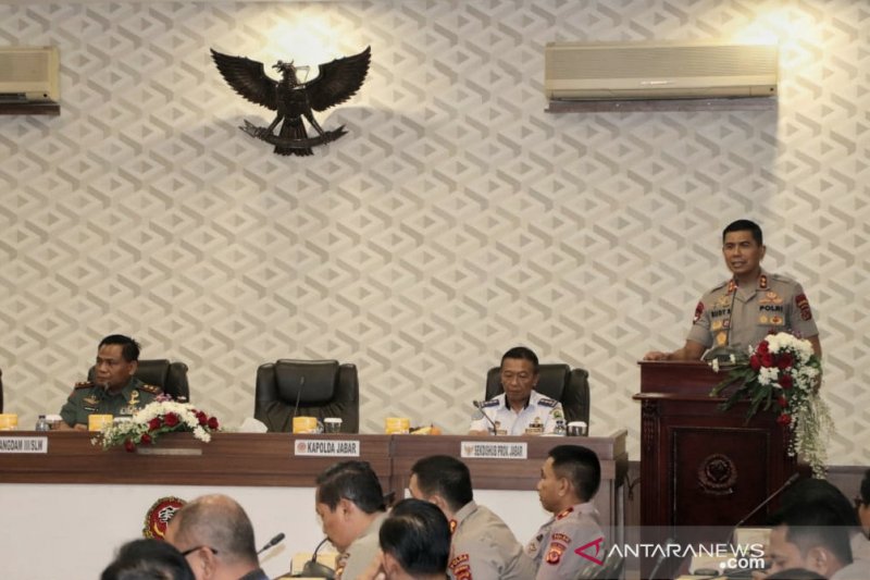 Didukung TNI, Polda Jabar Kerahkan 18.330 Personel Amankan Nataru