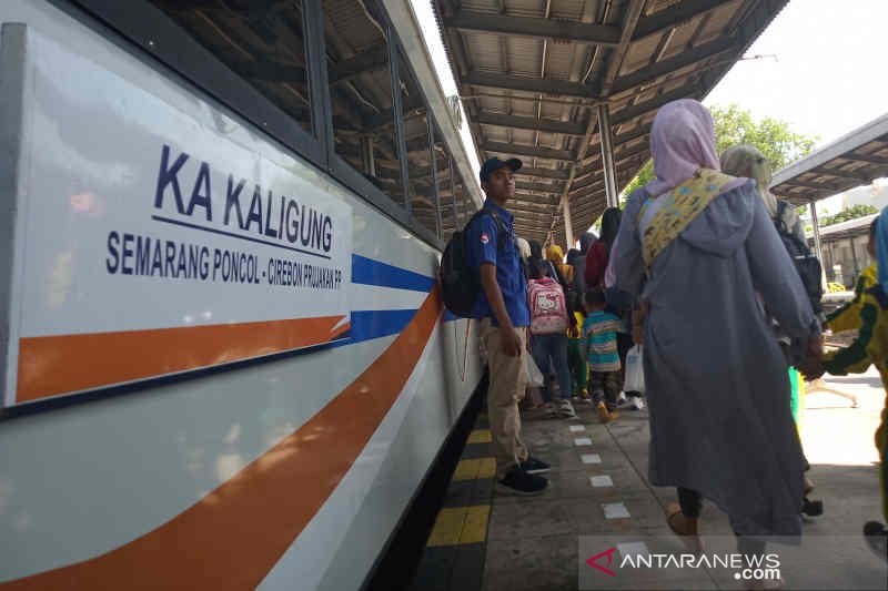 Sempat Terlambat 2 Jam, Jadwal Kereta Api Kembali Normal di Cirebon