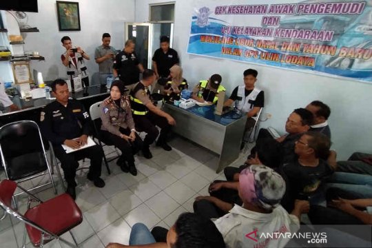 Jelang Nataru, Polresta Cirebon Periksa Urine Pengemudi Kendaraan Umum