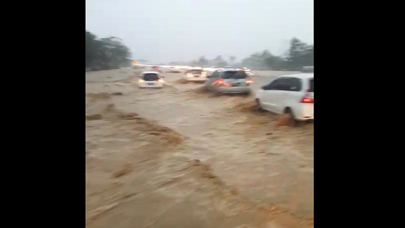 Banjir Terjang Tol Cipali KM 136.200 Cikedung, Ini Penjelasan Pengelola