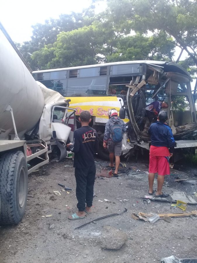 Truk Tangki Bermuatan Semen Vs Bus di Gebang Kulon, Babinsa 2005/Babakan: Diduga 6 Orang Terluka