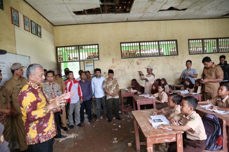 Kunjungi SDN 04 Samudrajaya, Ahmad Syaikhu: Jangan Tunggu Ada Korban Baru Diperbaiki