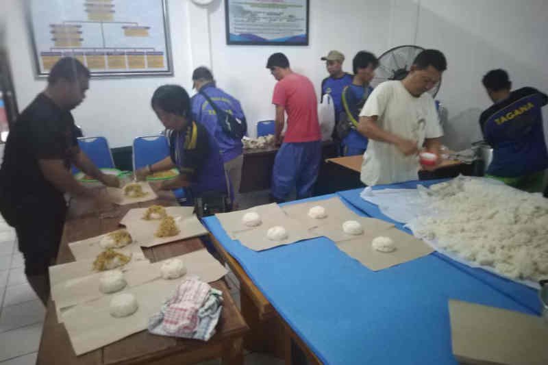 Dinsos Kota Cirebon Dirikan Dapur Umum Bagi Korban Banjir